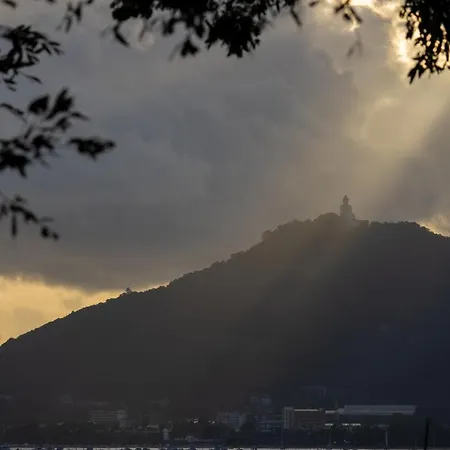 悬崖别墅 无边海景 直达海滩 五卧泰式独栋私人泳池别墅 超漂亮日出 Phuket Exterior photo
